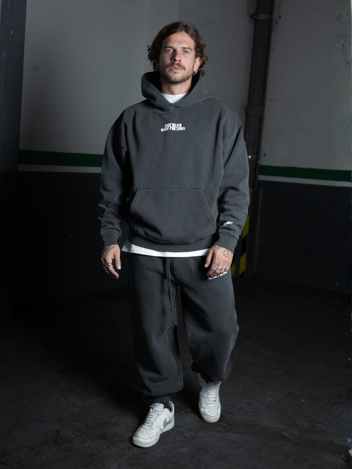 CONJUNTO NEW ERA GRIS OSCURO