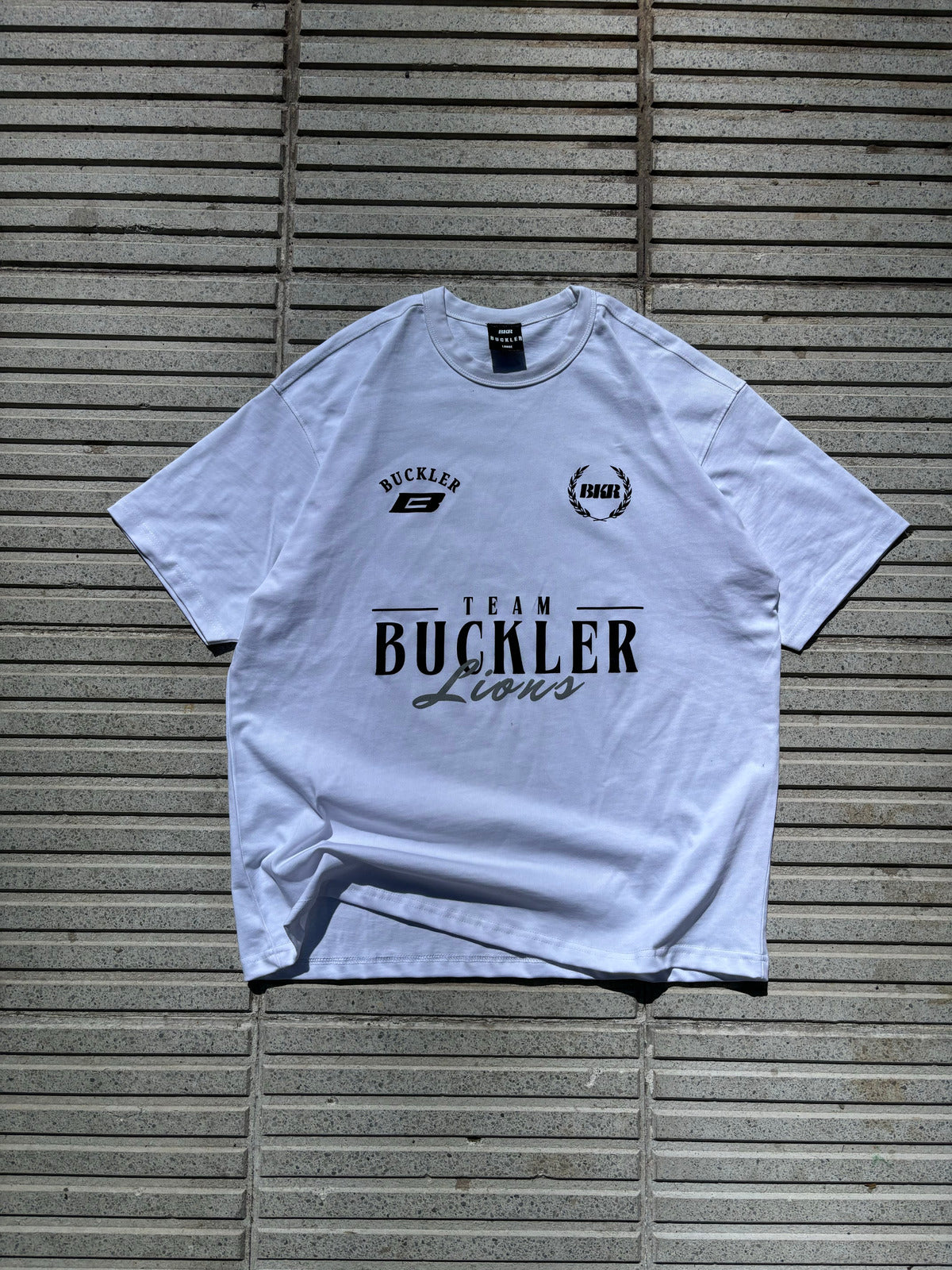 TEAM BUCKLER TEE