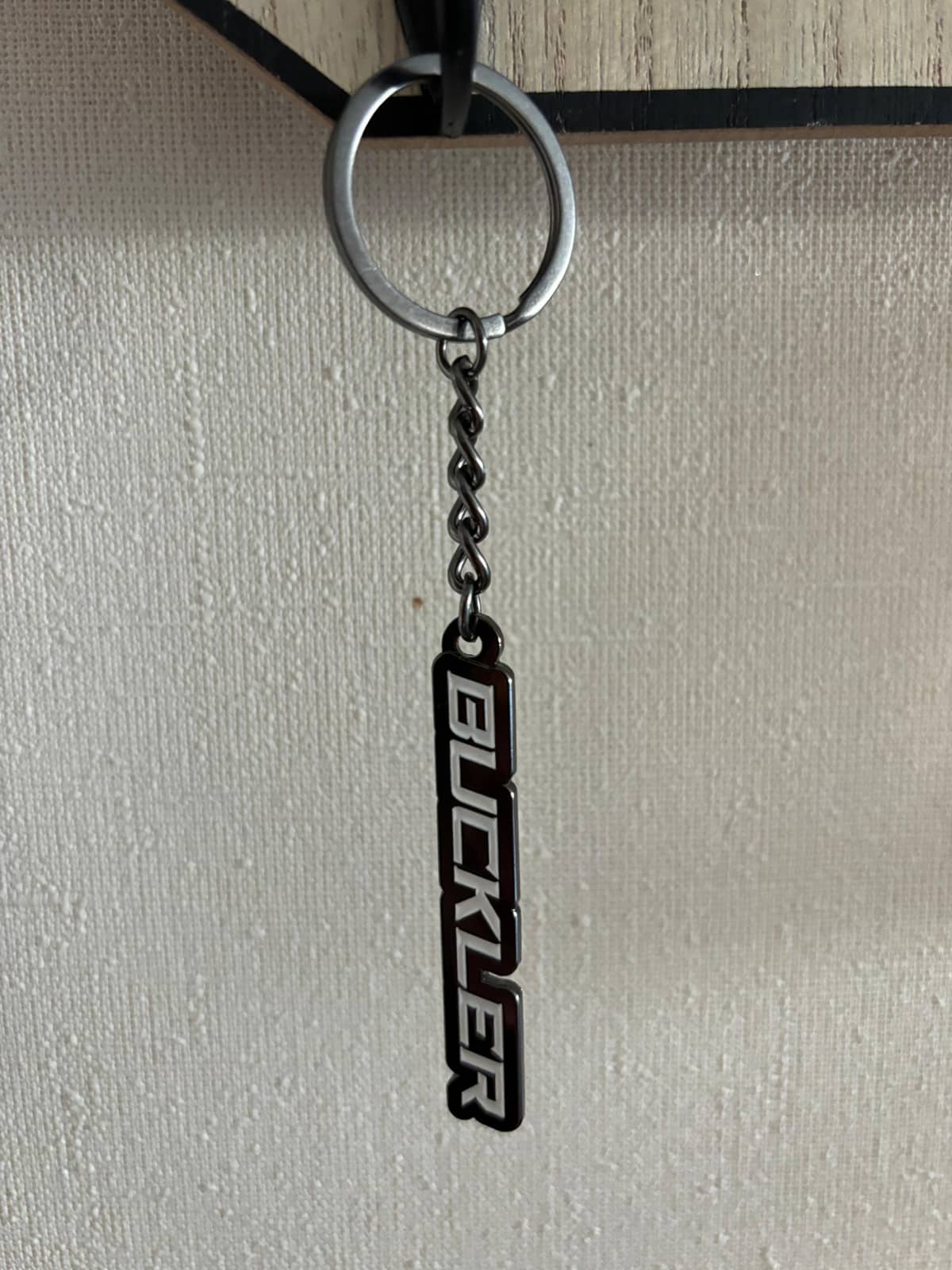 LLAVERO METAL BUCKLER