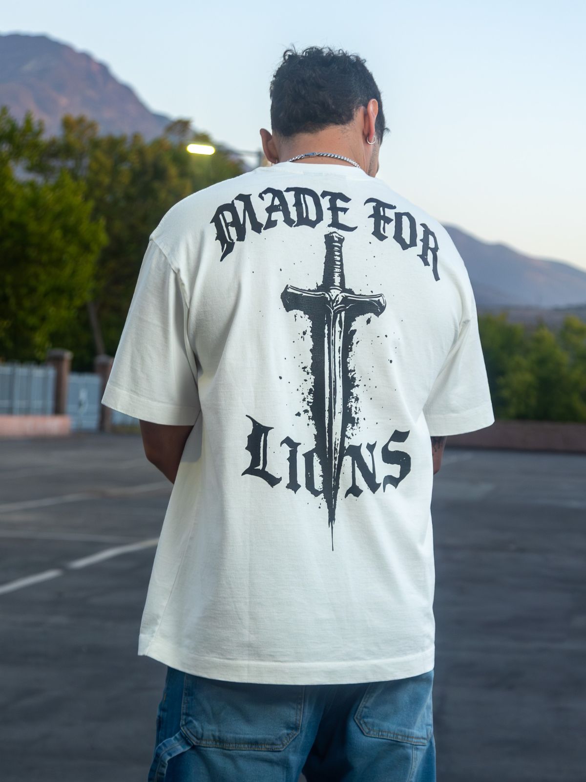 LION'S SWORD TEE