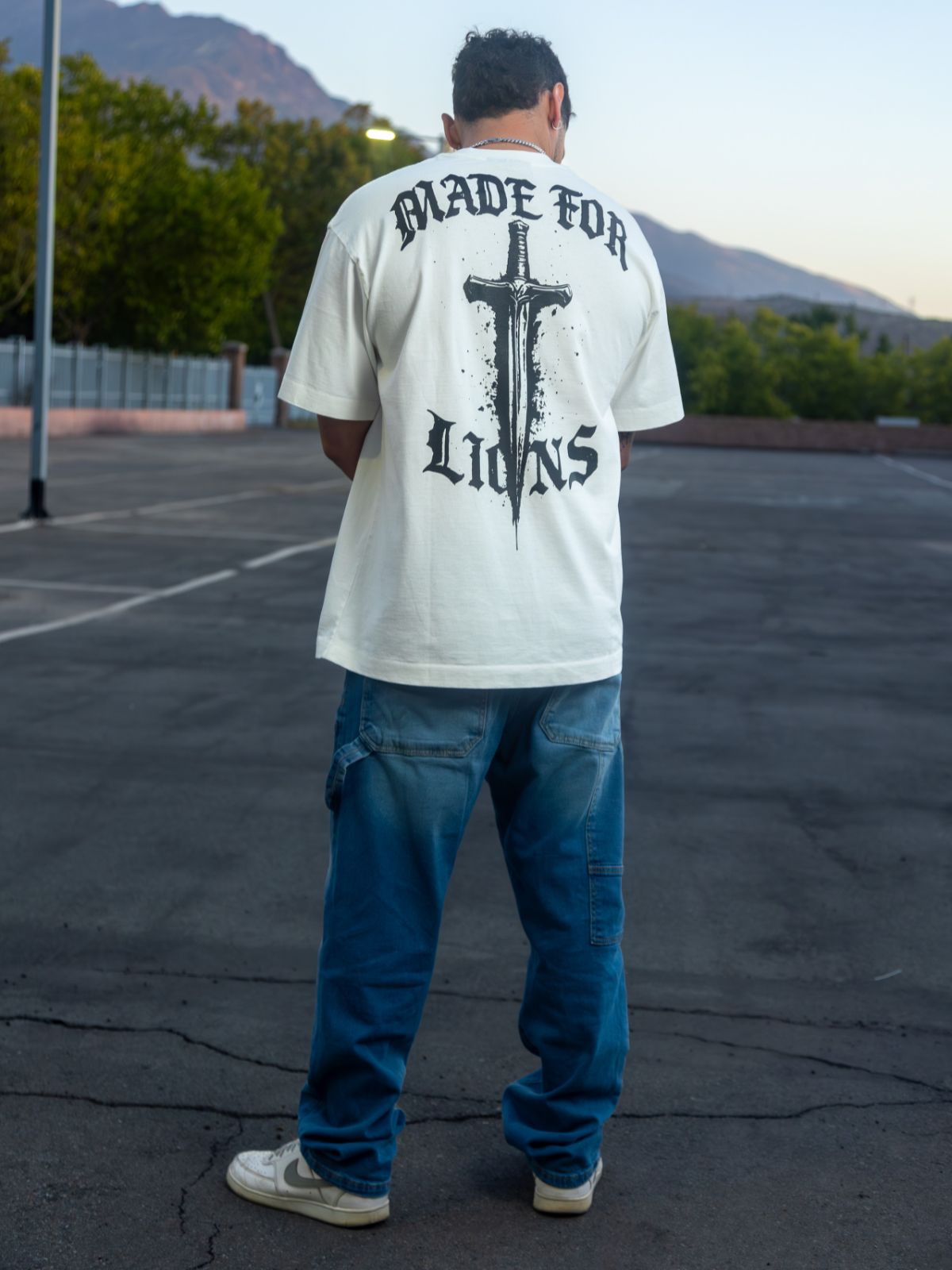 LION'S SWORD TEE