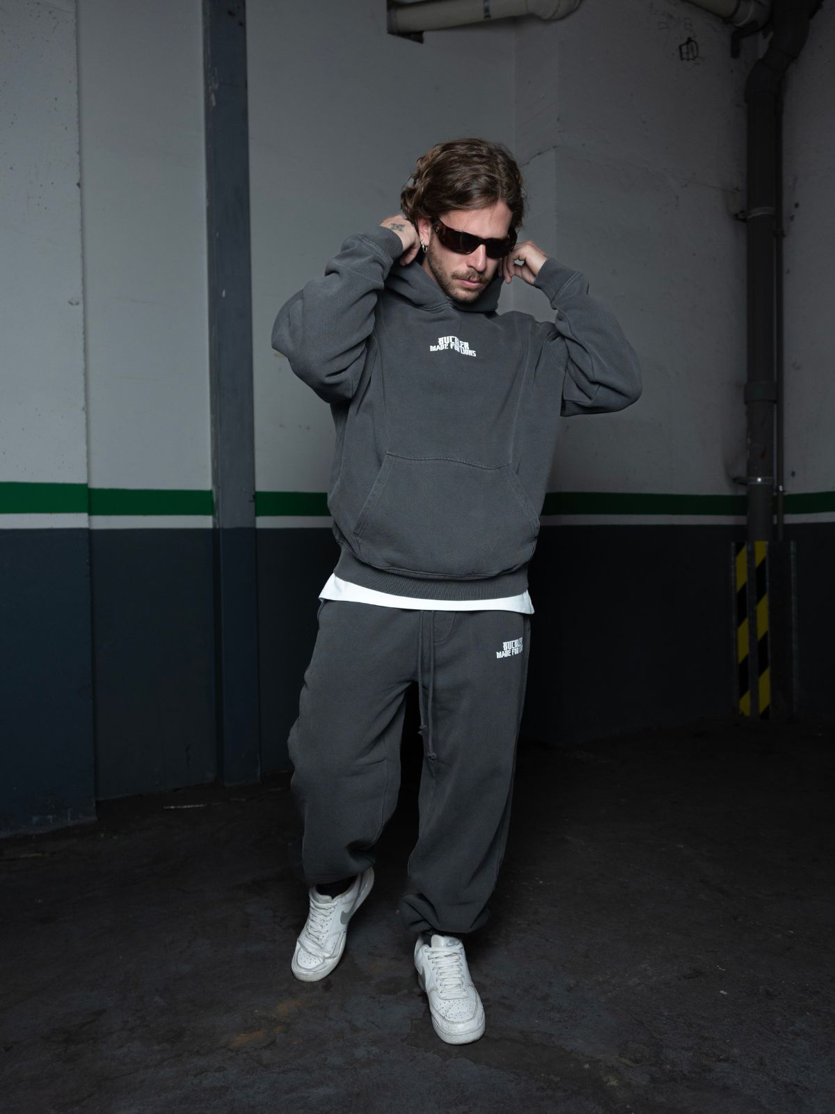CONJUNTO NEW ERA GRIS OSCURO