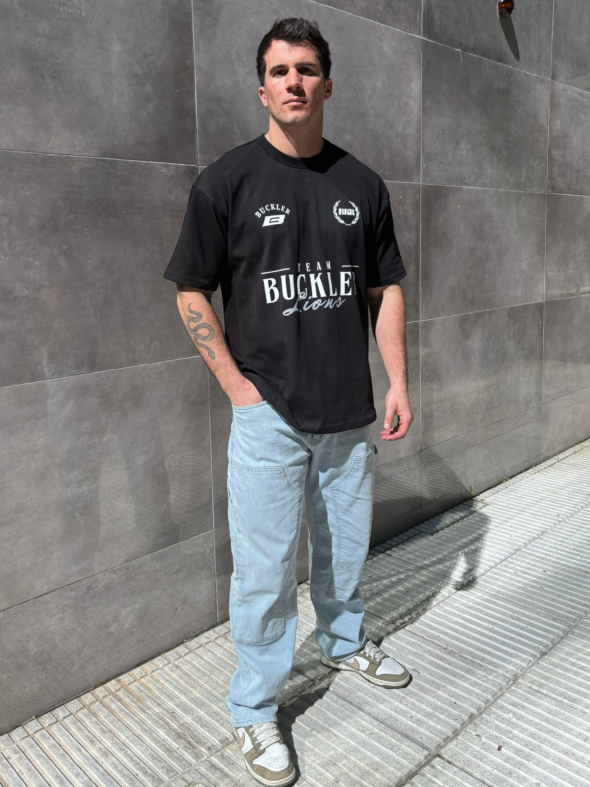 TEAM BUCKLER TEE